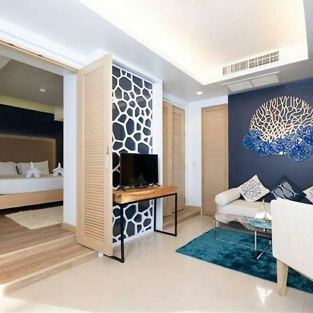The Royal Palm Beach Front Patong Dış mekan fotoğraf