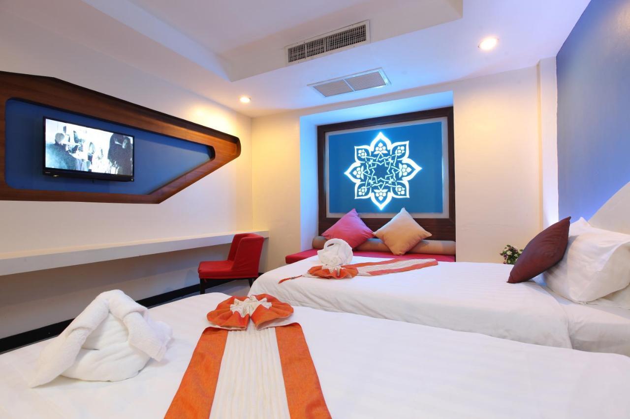 The Royal Palm Beach Front Patong Dış mekan fotoğraf