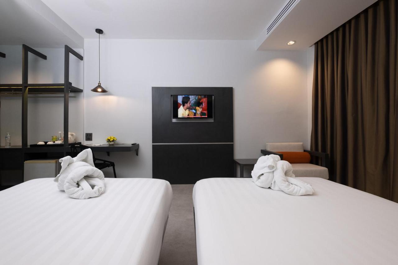 The Royal Palm Beach Front Patong Dış mekan fotoğraf